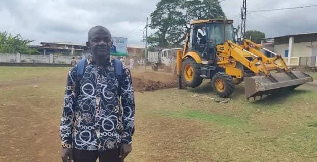 image Infrastructures sportives Le stade Angola de Fomboni en pleine réhabilitation